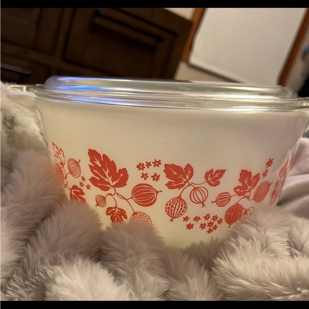 Pyrex white pink gooseberry vintage 474 - B 1.5 QT small with lid